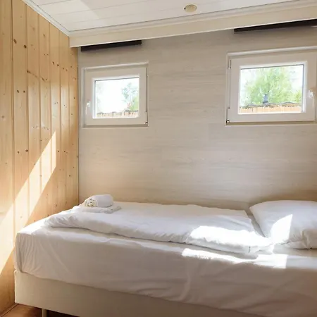 Chalet Op Rustig Park Op De Veluwe